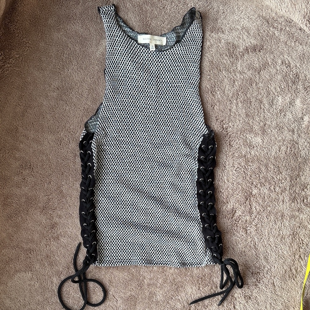 Buckle Monochrome Lace-Up Tank Top